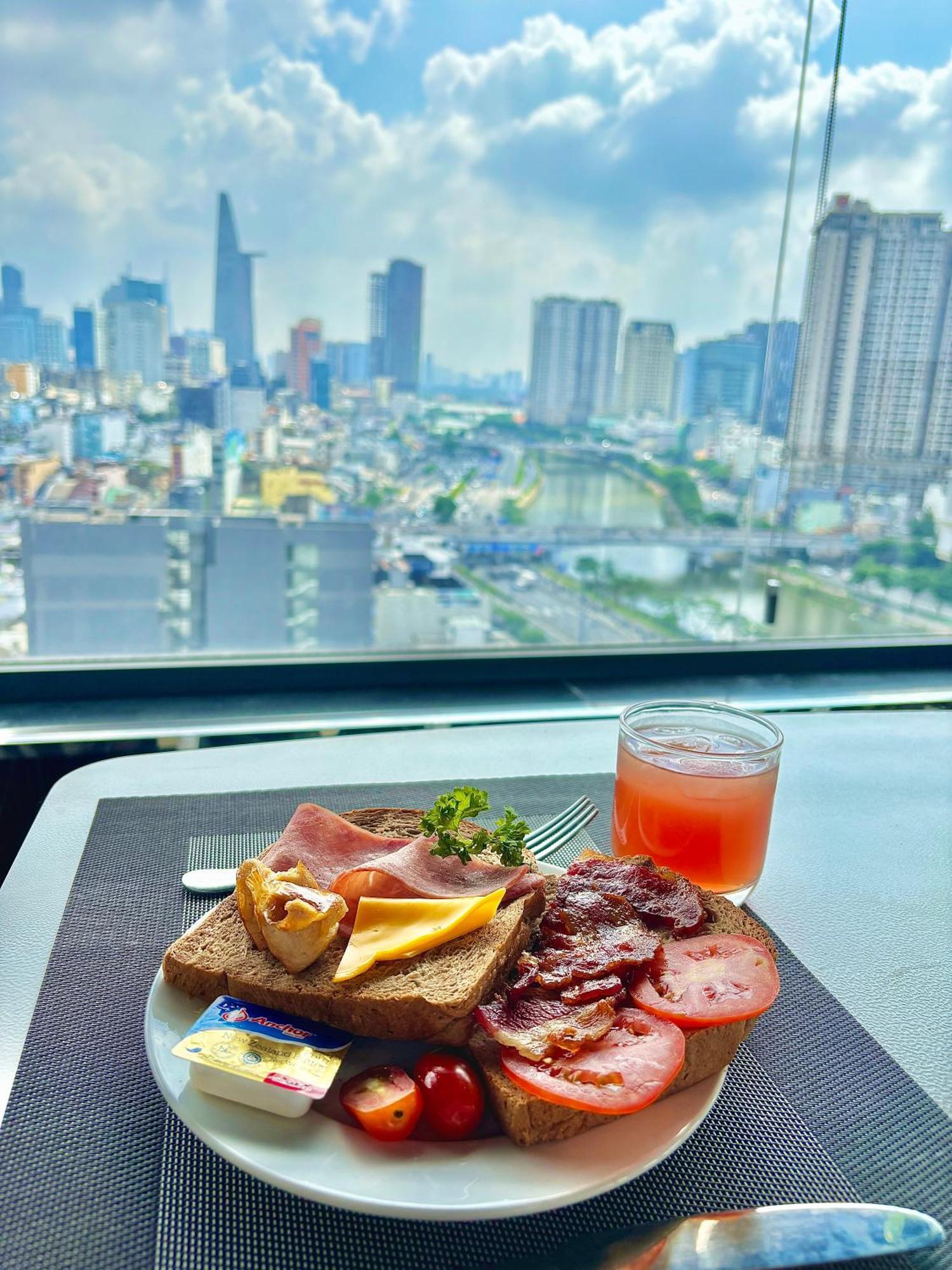 Huazhu Hotel Thành Pho Ho Chí Minh Esterno foto