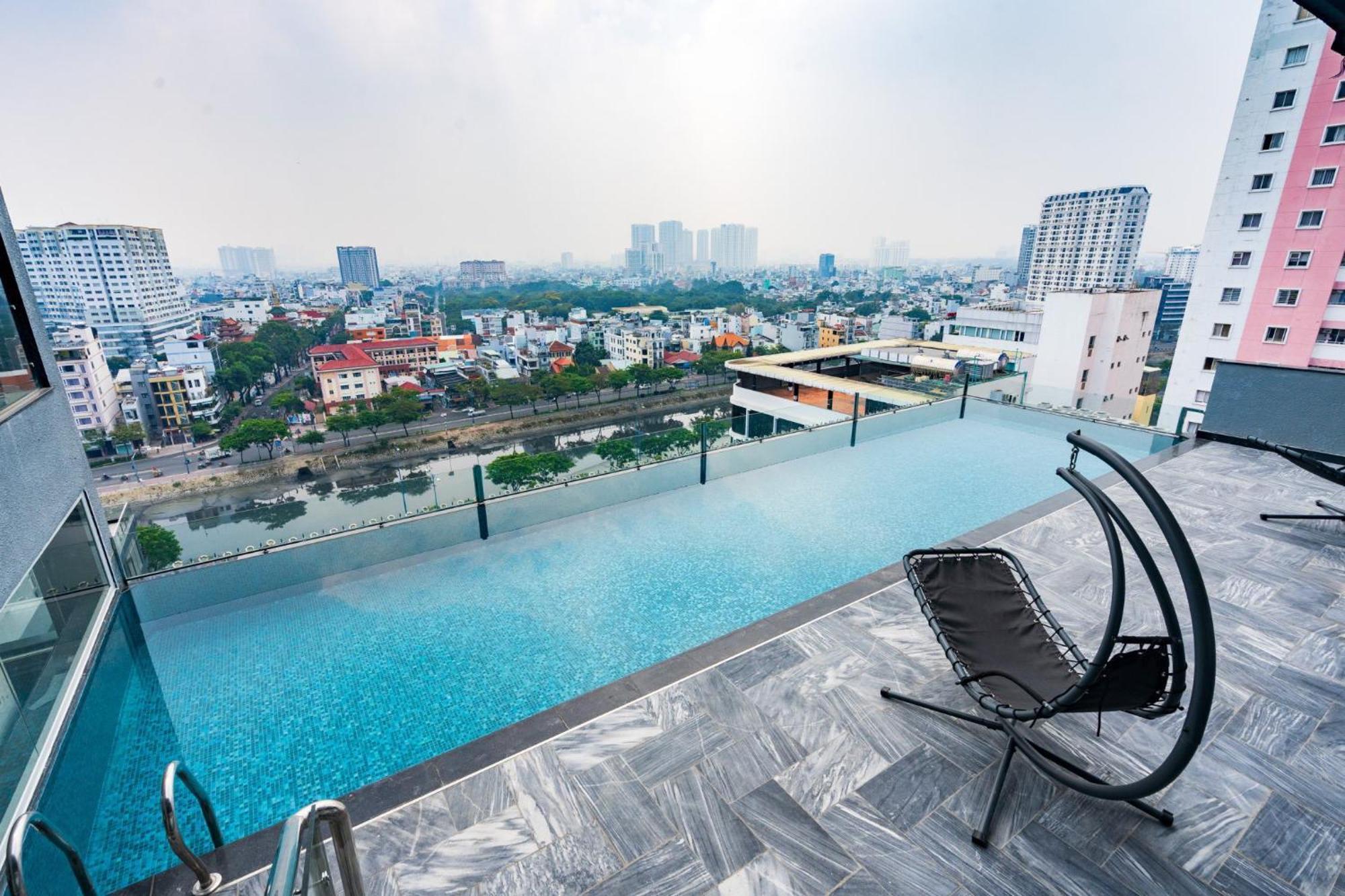 Huazhu Hotel Thành Pho Ho Chí Minh Esterno foto