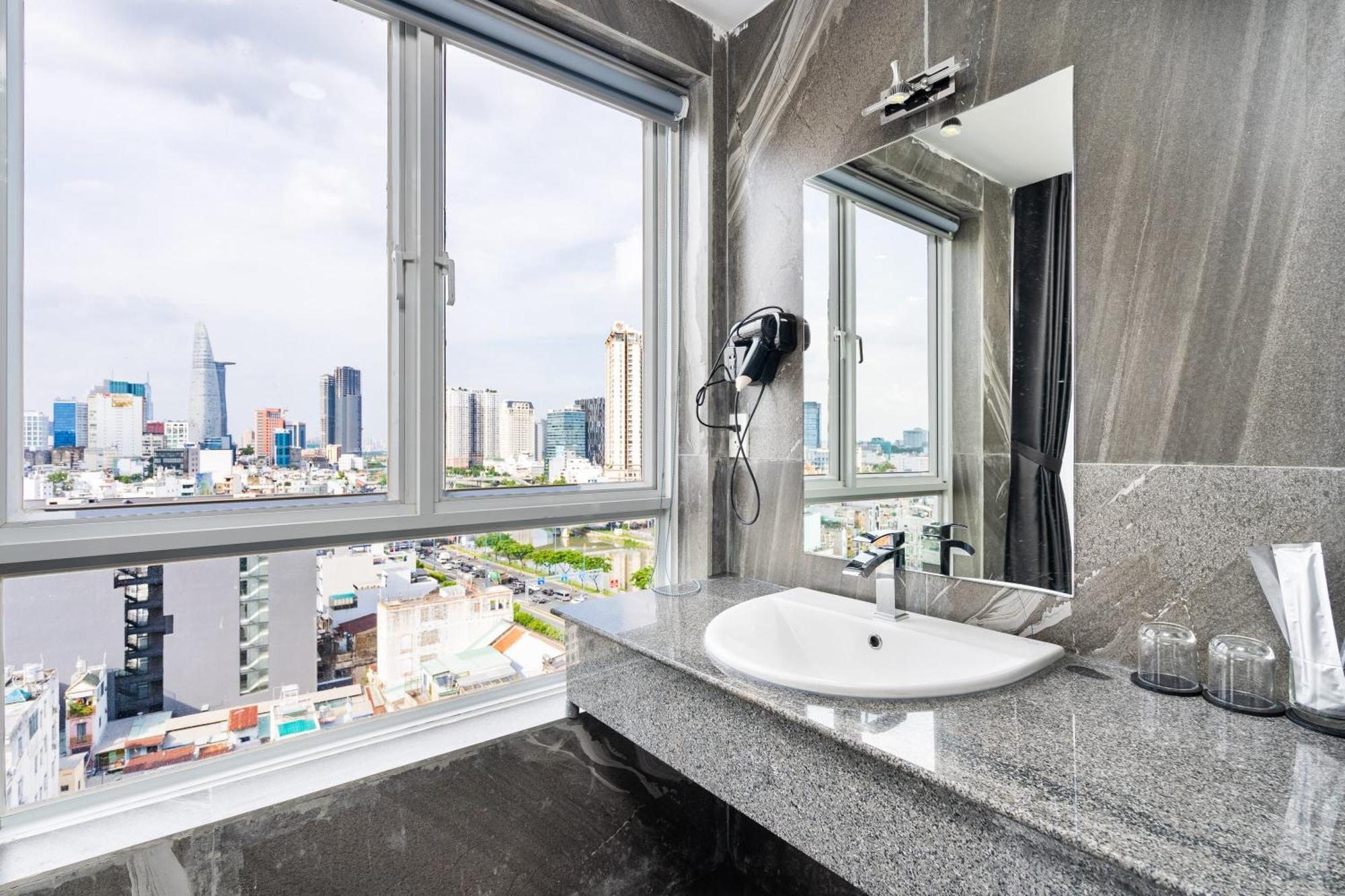 Huazhu Hotel Thành Pho Ho Chí Minh Esterno foto